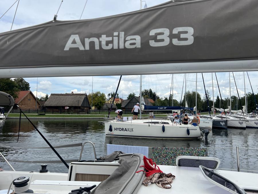 Jacht Antila 33 i 33.3 [dane, czarter, opinie]